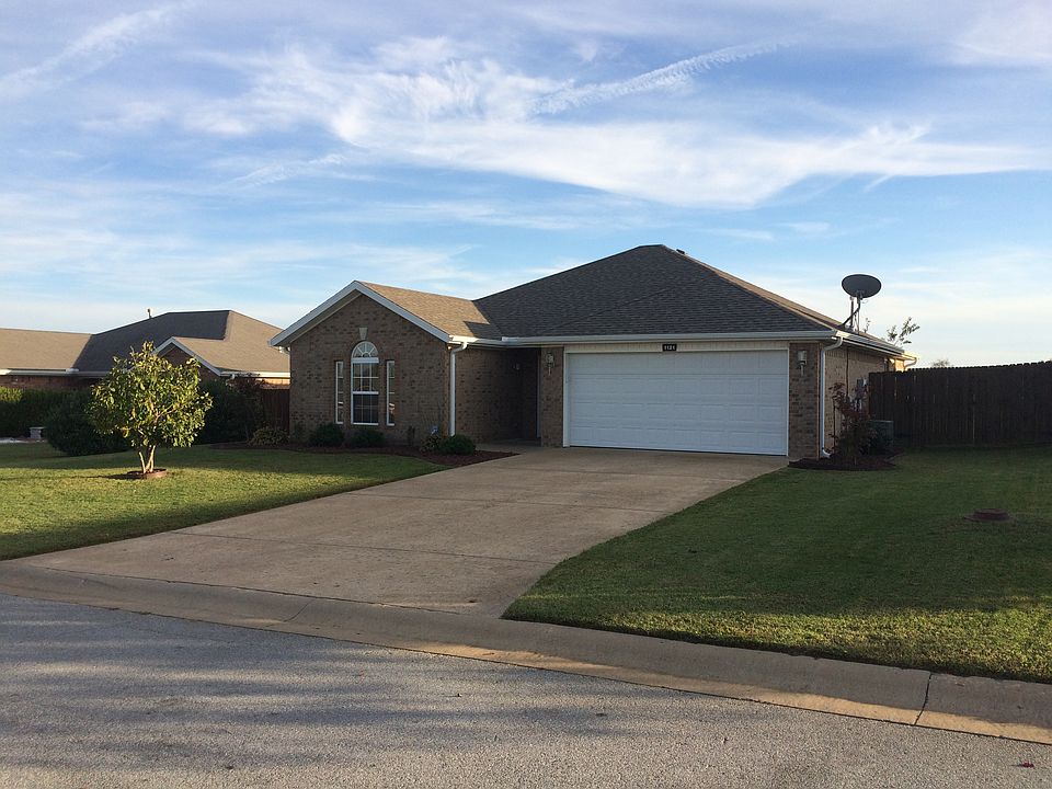 1st image of 1121 Maplewood Dr