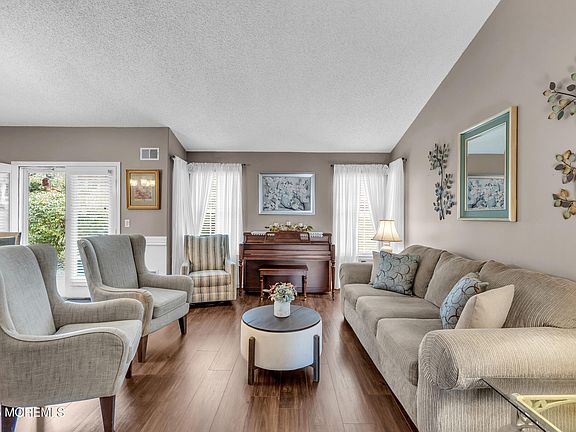 5th image of 1035B Thornbury Lane
