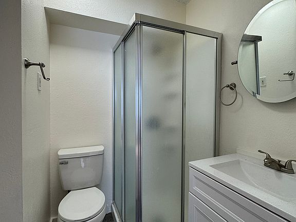 3rd image of 1233 Crescent Dr #1