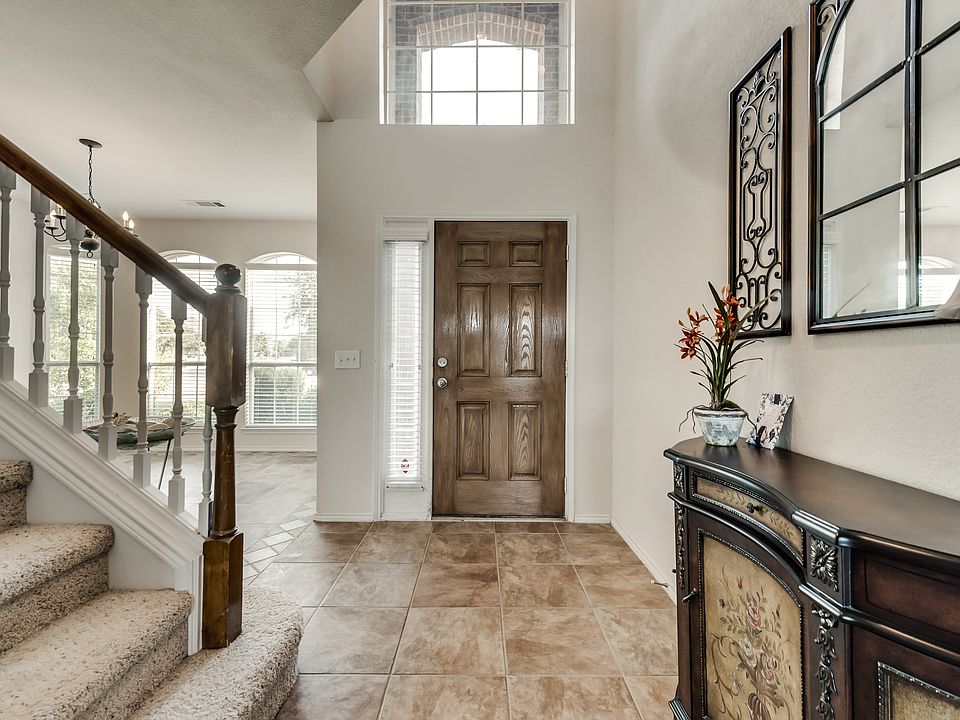 1st image of 498 Mariposa Ct