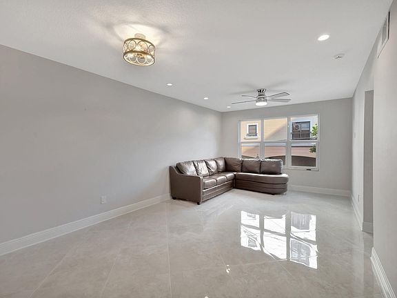 5th image of 2400 NE 33rd Avenue #212