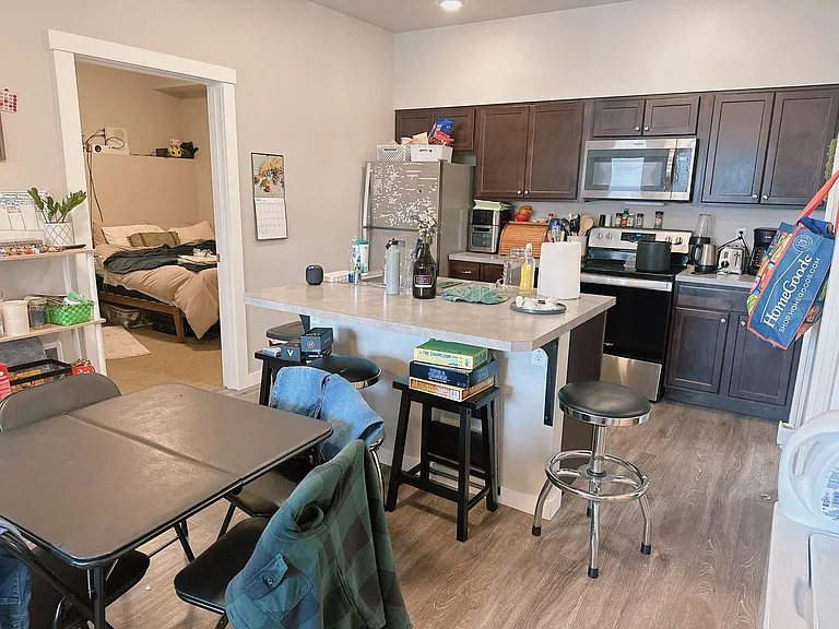 1117 N Garden St — Photo 3