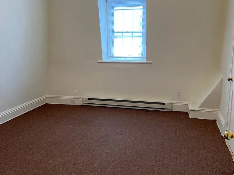 215-217 W Broad St — Photo 17