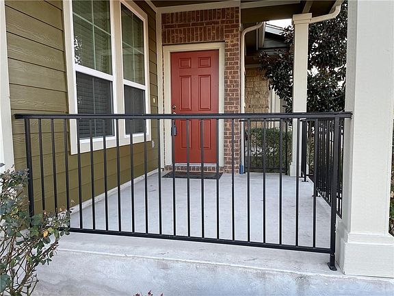 3rd image of 808 Lost Pines Ln