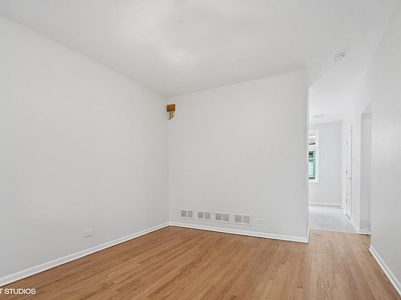 5th image of 1478 S Prairie Ave Unit J