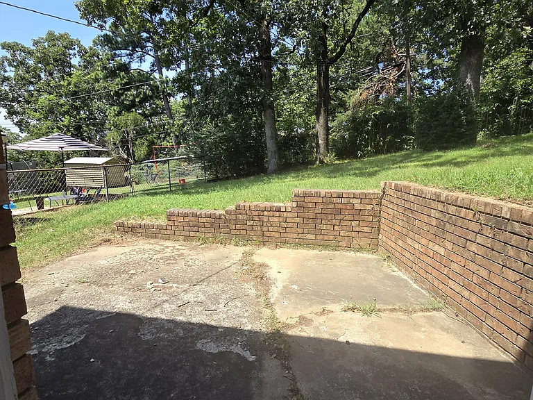 1106 N Hughes St — Photo 28