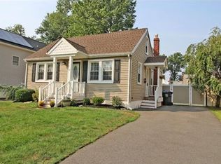 90 Willry St, Woodbridge, NJ 07095
