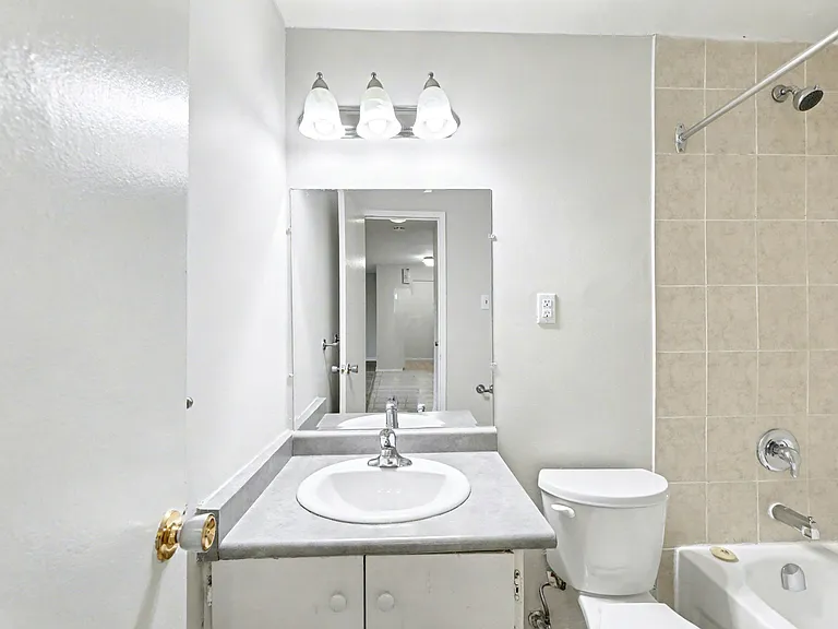 645 Village Green Ave — Photo 24