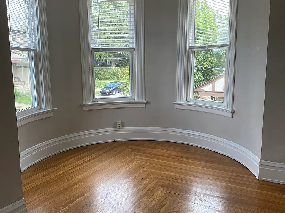 255 Hosea Ave #5