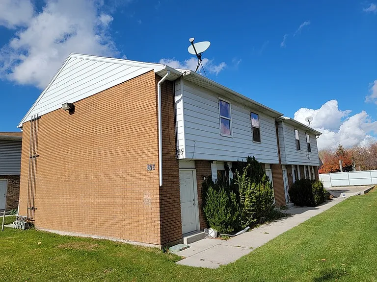 586 W Tiffany Town Dr #1 — Photo 13