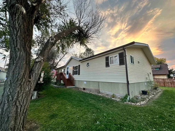 215 4th St, Newell, SD 57760