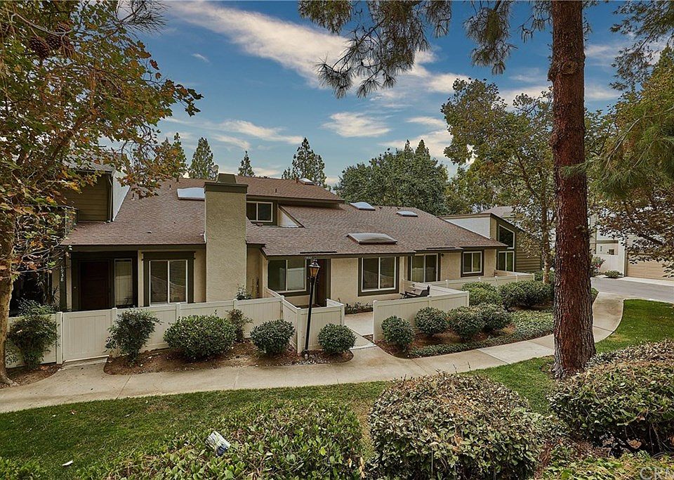 1st image of 1940 Jacaranda St #3