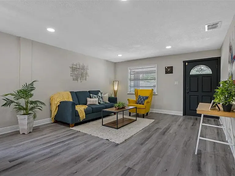 1320 E Giddens Ave — Photo 15