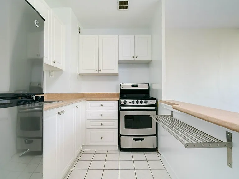 160 Balmoral Ave #1 — Photo 21