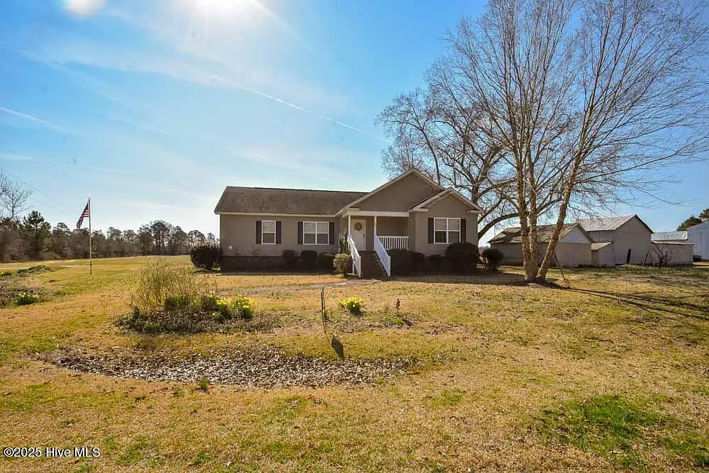 4 bed, 2.0 bath, $1,850 — Photo 1