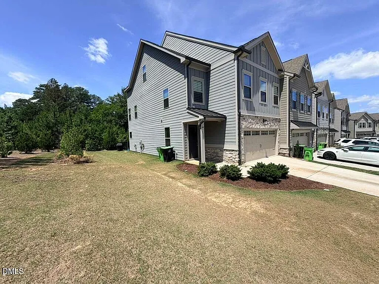 2222 Bohan Ct — Photo 2