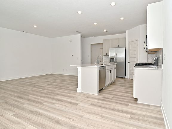 5th image of 1728 Trinity Ln