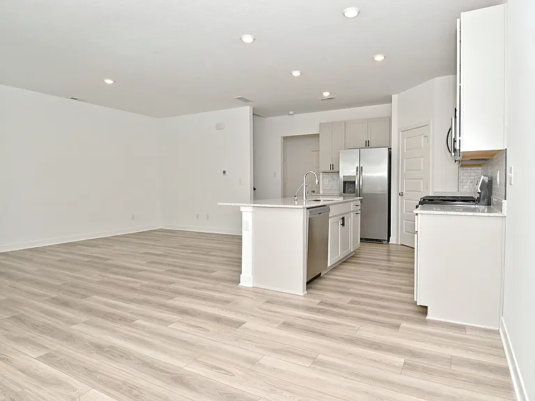 1728 Trinity Ln — Photo 5