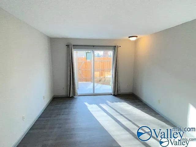 1 bed, 1.0 bath, 582 sqft, $700 — Photo 3