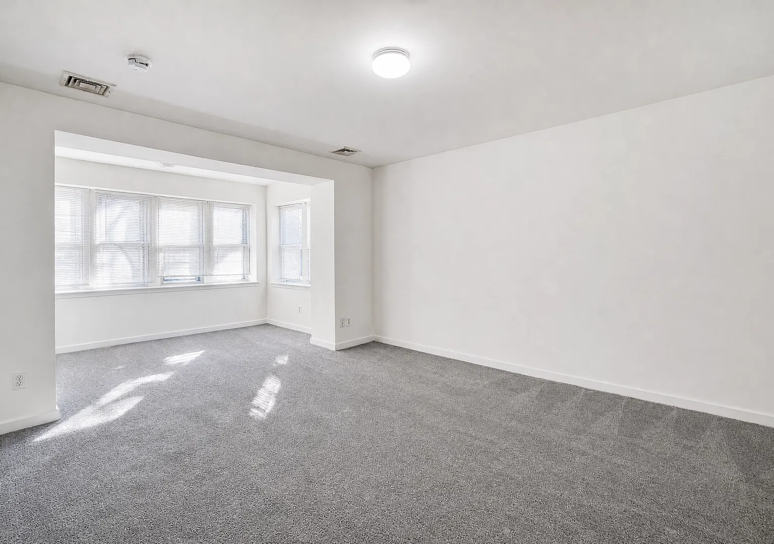 Walnut Court Apartments — Photo 3