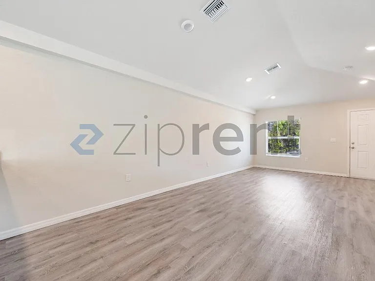 12009 Henley Ave #12009 — Photo 6