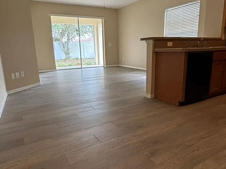 4330 Crosswhite Ct — Photo 3