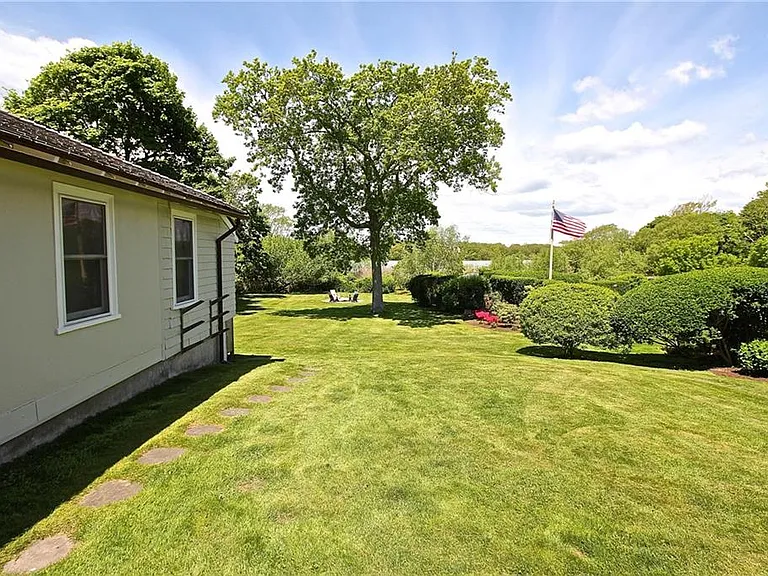 215 Coggeshall Ave — Photo 46