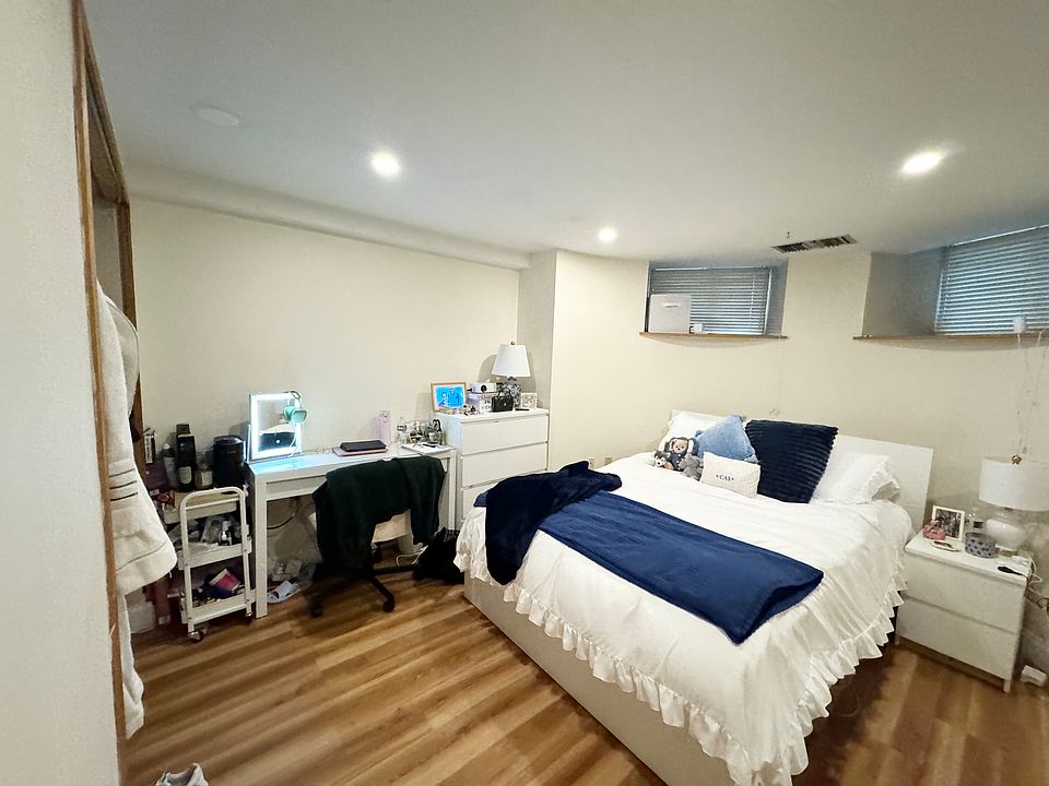 1st image of 96 Gainsborough St #4