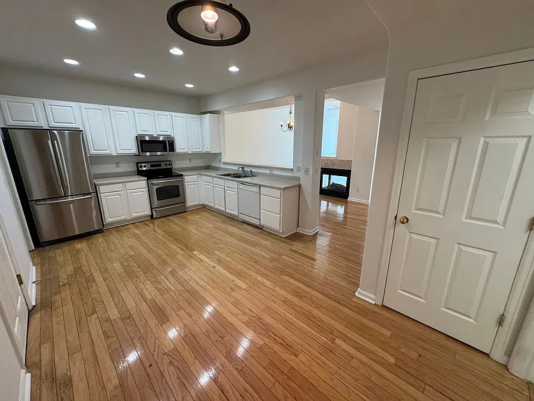 4505 S Auckland Ct — Photo 11