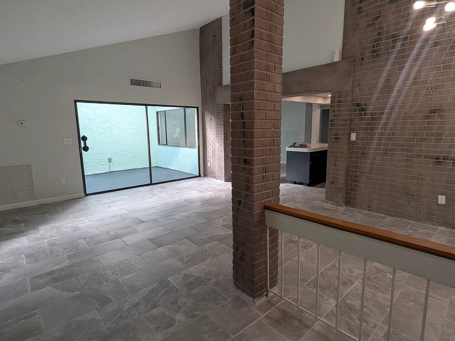 3 bed, 1728 sqft, $2,000 — Photo 3