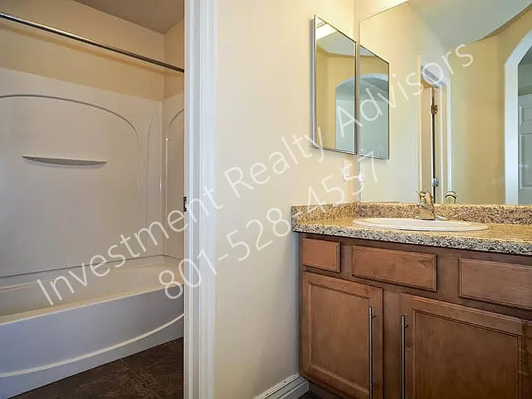 41 E Durham St — Photo 8
