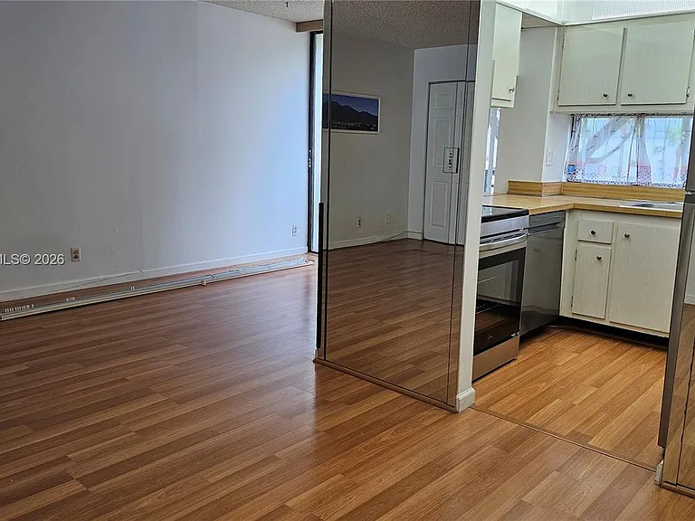 16909 N Bay Rd #217 — Photo 18