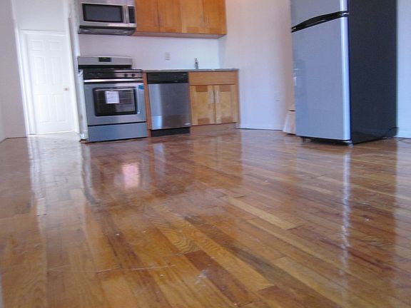 2nd image of 328 S 4th St APT 3