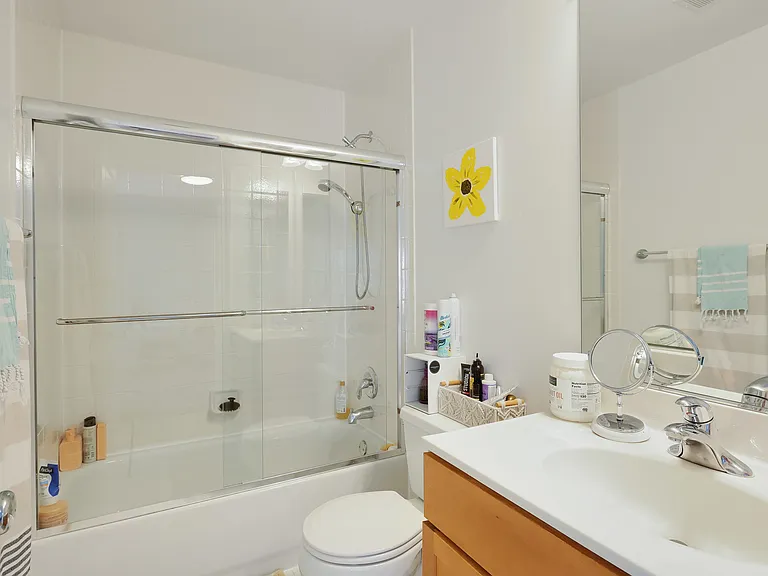 Jack & Jill bath