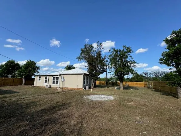 109 Leon St, London, TX 76854