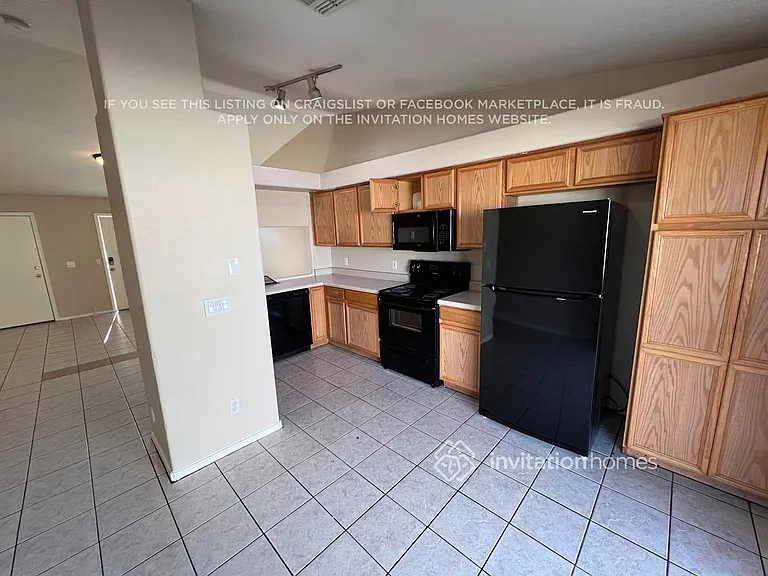 5703 N 67th Dr — Photo 3