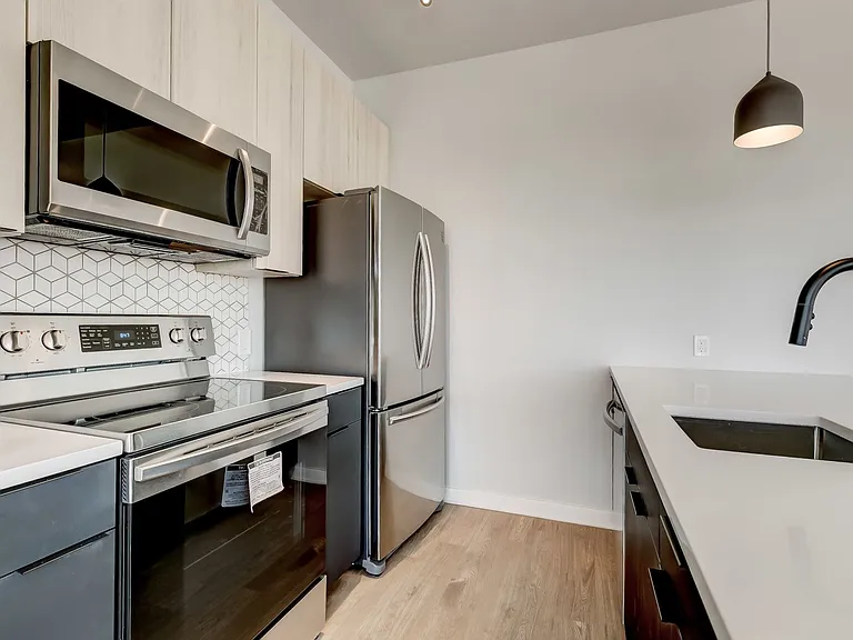 115 W Hamburg — Photo 100