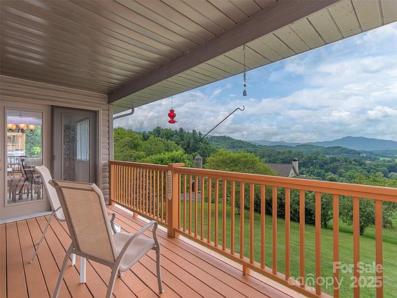 4th image of 34 Pond View Dr