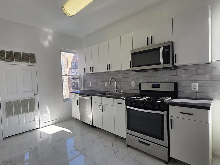 6 50th St #3 — Photo 14