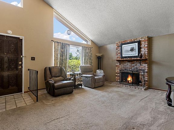 4th image of 560 Hastings Drive