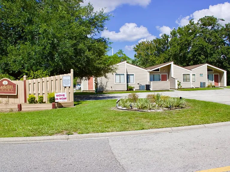 Radcliff Court Apartments — Photo 14