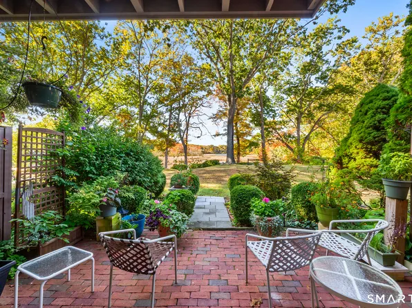 85 River Road #L4, Essex, CT 06426