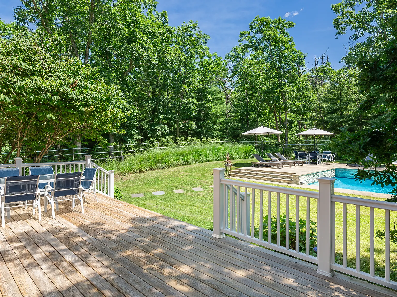 Serenity in East Hampton North — Photo 4