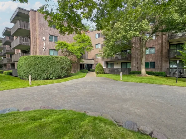 917 Vose Dr APT 102, Gurnee, IL 60031