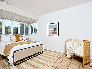 3rd image of 2431 2nd St #1