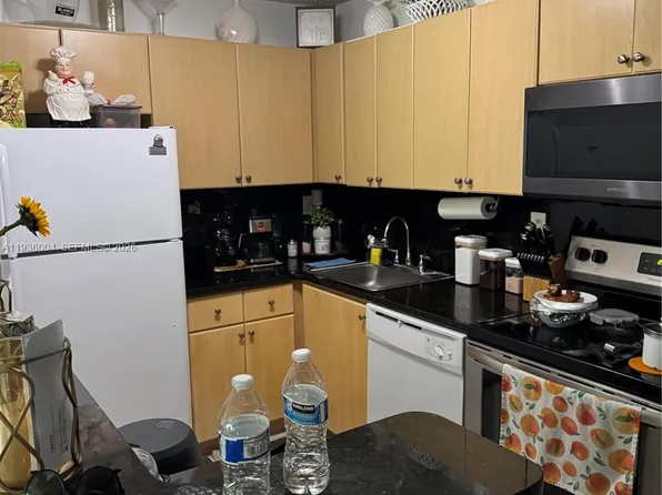7155 NW 179th St APT 112, Hialeah, FL 33015