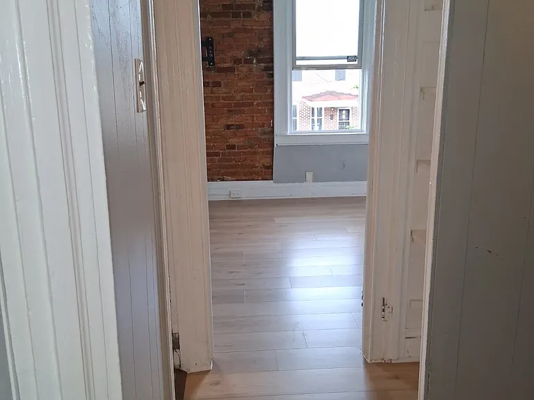 3215 Ravenwood Ave — Photo 3