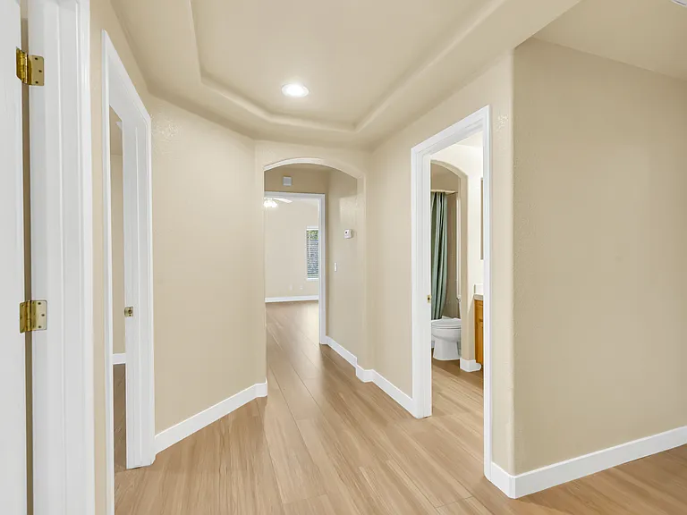 8795 Monterey Oaks Dr — Photo 29