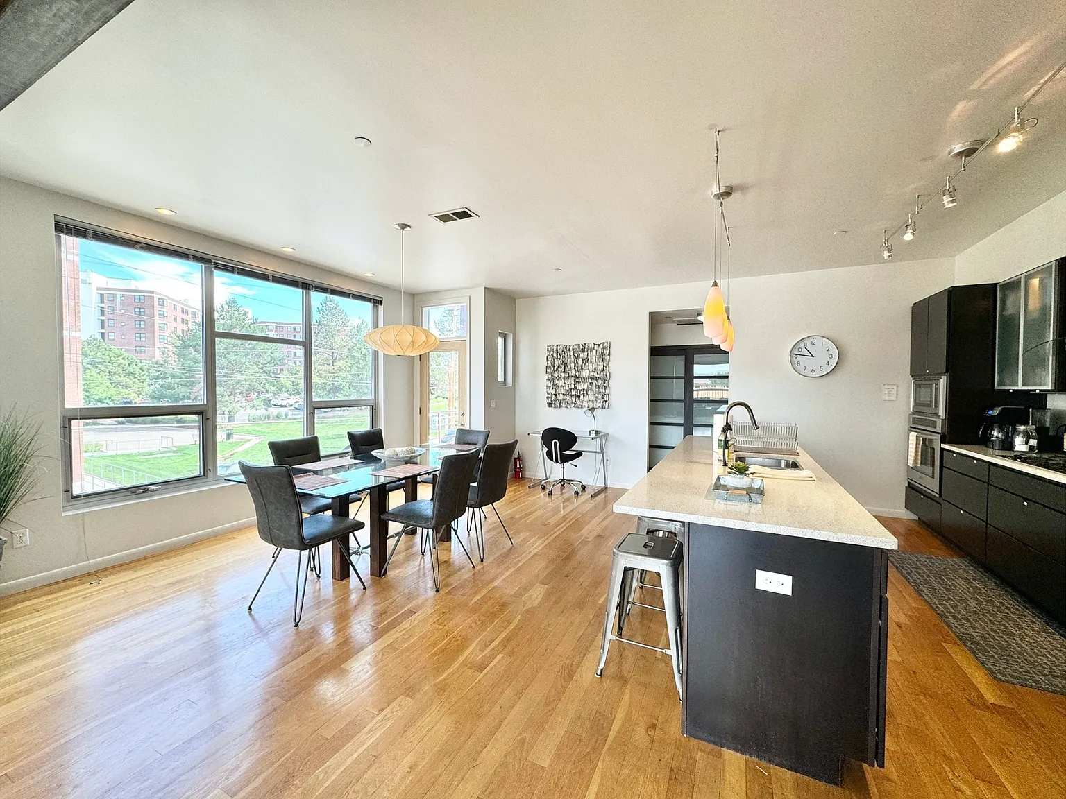 2 bed, 1580 sqft, $3,300 — Photo 4