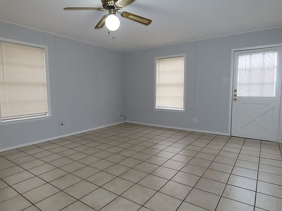 5th image of 803 Oakwood St